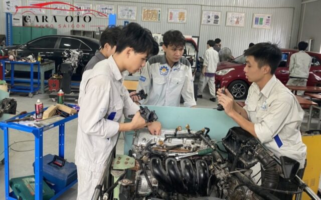 Động cơ ô tô là gì?