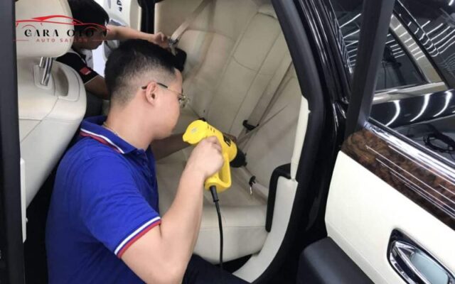 Tại sao nhiều chủ xe lựa chọn Giặt nội thất ô tô tận nơi?